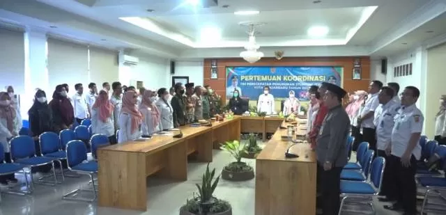 KOORDINASI: Wawali Kota Banjarbaru, Wartono memimpin rapat koordinasi terkait upaya penurunan angka stunting di Kota Banjarbaru.