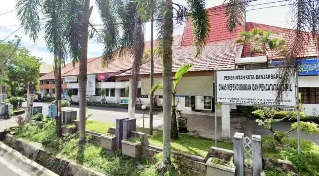 BALAI KOTA LAMA: Gedung yang sekarang menjadi kantor Dinas Kependudukan dan Catatan Sipil dulu adalah tempat berkantornya Wali Kota Banjarbaru di era kota administratif.