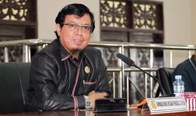 Anggota DPRD Kota Banjarbaru, A Nur Irsan Finazli meminta Dinas Pendidikan menguatkan sinergi dengan pihak Kemenag. Khususnya dalam sektor pendidikan di Kota Banjarbaru.