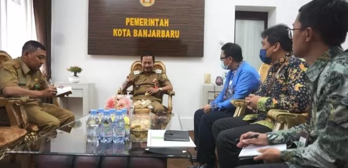 SAMBUT BAIK: Wakil Wali Kota Banjarbaru Wartono saat menerima rombongan perwakilan Kementerian Keuangan RI pada Selasa (1/11).