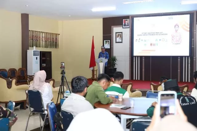 UBAH PEMIKIRAN : Bupati Tala HM Sukamta membuka seminar wirausaha pemuda di Balairung Tuntung Pandang. Foto : Prokopim For Radar Banjarmasin