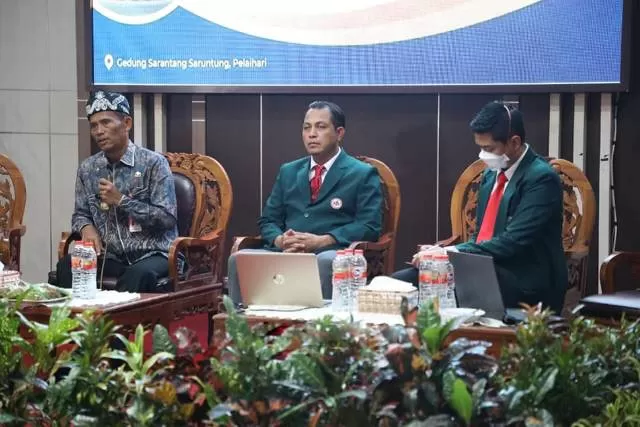 PAPARKAN: Bupati Tala HM Sukamta menjadi keynote speaker pada acara seminar ilmiah dan pelantikan IDI Cabang Tala, Sabtu (29/10). Foto : Prokopim For Radar Banjarmasin