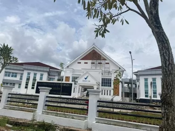 OBJEK KASUS: Gedung BPOM Banjarmasin yang baru di Banjarbaru, dipotret Senin (27/2). Laboratorium dan gedung pelayanan ini dibangun menggunakan APBN, nilainya mencapai Rp27 miliar. | FOTO: M OSCAR FRABY/RADAR BANJARMASIN