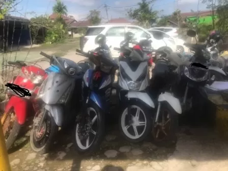 DIAMANKAN: Polisi mengamankan 5 motor ke markasnya di Polsek Banjarmasin Utara di Jalan Hasan Basri Kayu Tangi. | Foto: Polsek Utara For Radar Banjarmasin