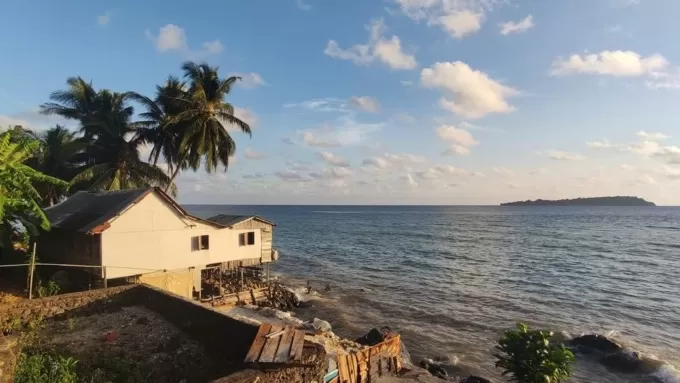 PESONA KOTABARU: Tampak di seberang Pulau Marabatuan ada Pulau Denawan. | Zaylan S Abdi/Radar Banjarmasin
