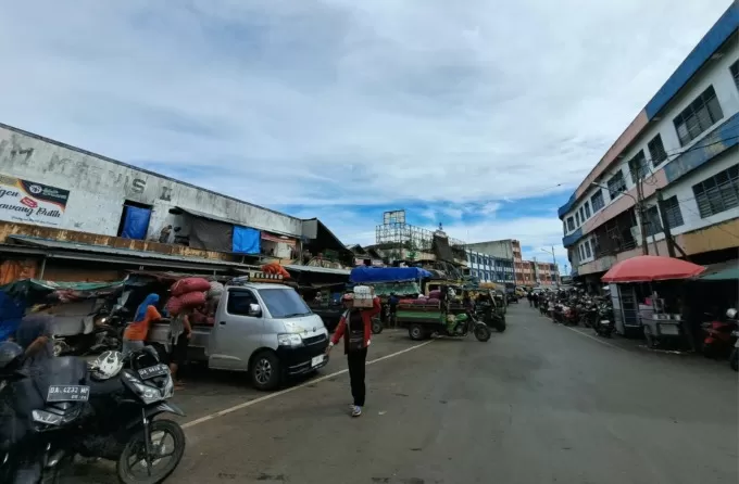 BAKAL DITATA: Blok Pasar Harum Manis, di Kelurahan Kertak Baru Ilir, Kecamatan Banjarmasin Tengah. Di tahun 2024 mendatang, penataan kawasan pasar ini akan dimulai. | FOTO: WAHYU RAMADHAN/RADAR BANJARMASIN