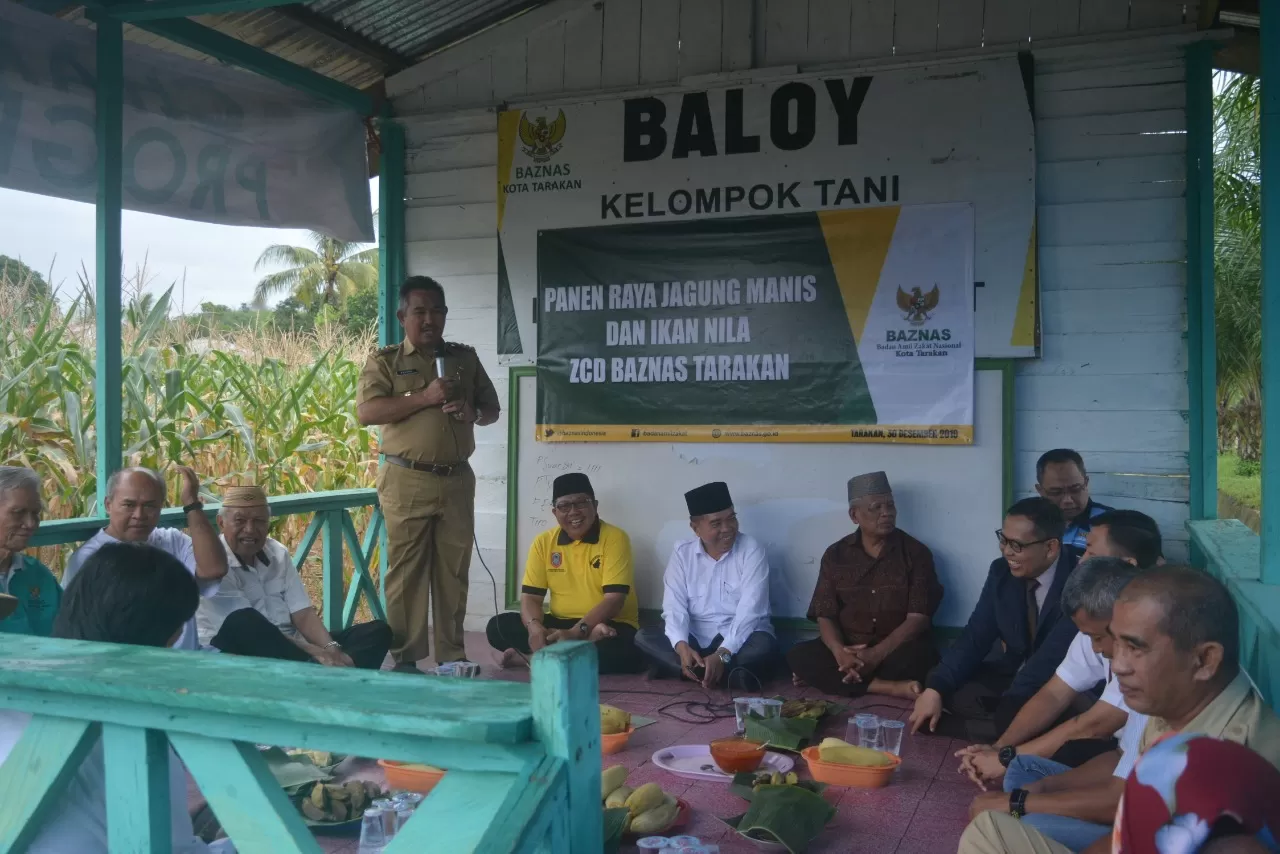 SAMBUTAN: Wali Kota Tarakan dr. H. Khairul, M.Kes saat memberikan sambutan di Baloy Kelompok Tani, Senin (30/12) lalu. FOTO: IST
