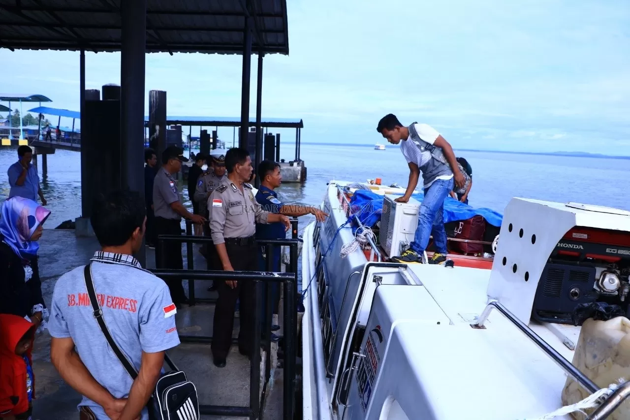 TETAP BEROPERASI: Sejumlah speedboat tujuan Tarakan dari PLBL Liem Hie Djung Nunukan tetap beroperasi. FOTO: RADAR NUNUKAN