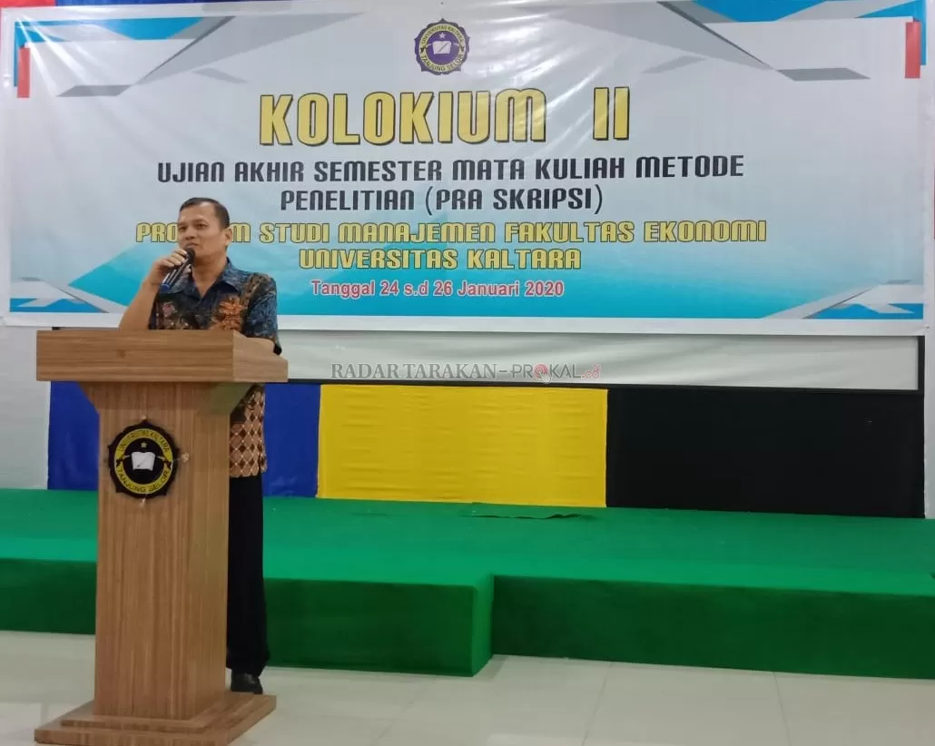 PEMAPARAN : Dr. Arif Jauhar Tontowi, ST, MM, saat menjelaskan tentang inovasi Kolokium pembelajaran metodologi penelitian (metopen).
