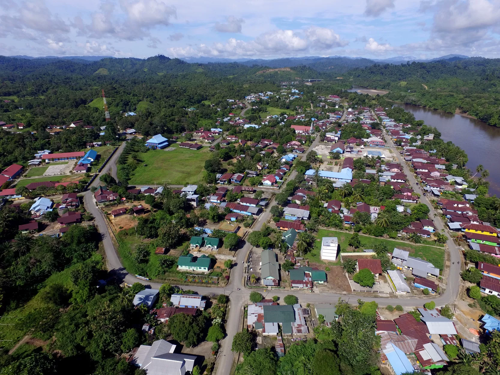 TERUS BERKEMBANG: Desa Wisata Pulau Sapi, Kecamatan Mentarang tampak dari atas. FOTO: IST