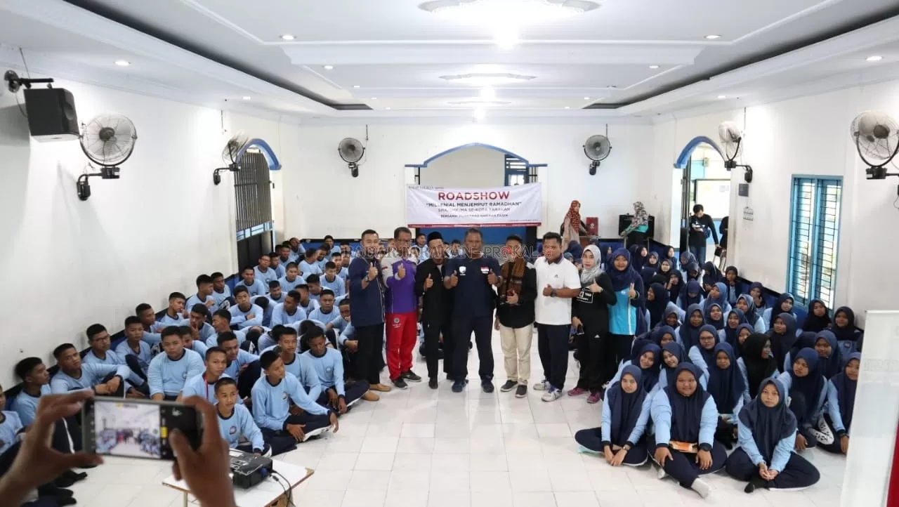 TEBARKAN KEBAIKAN: Hari kedua Milenial Menjemput Ramadan yang diisi ustaz Muhammad Khikman Faqih disambut antusias siswa di Tarakan, kemarin (13/3).