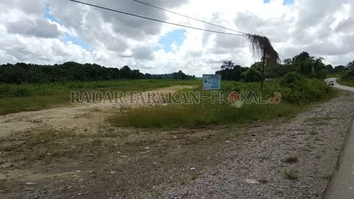 BERPROSES: Kawasan KBM Tanjung Selor yang dilakukan land clearing untuk badan jalan tahap awal. FOTO: IWAN KURNIAWAN/RADAR KALTARA
