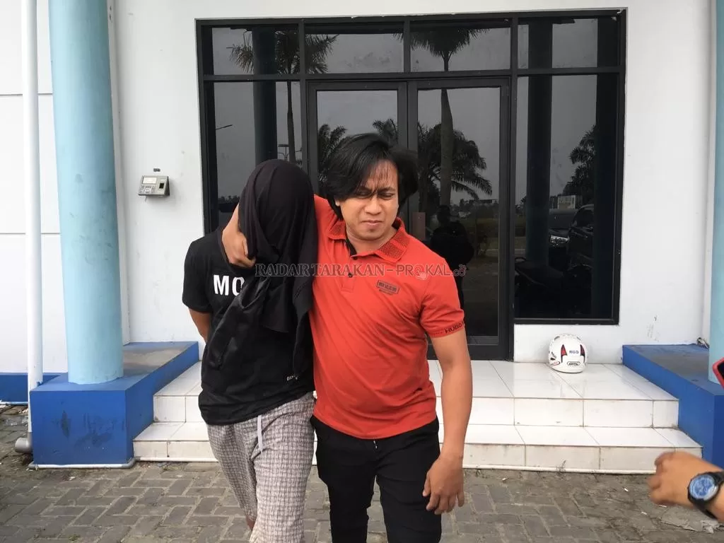 DIVONIS: Kedua terdakwa yang diamankan di Bandara Juwata Tarakan pada September 2019 lalu, sudah divonis hukuman di PN Tarakan.  FOTO: ELIAZAR/ RADAR TARAKAN