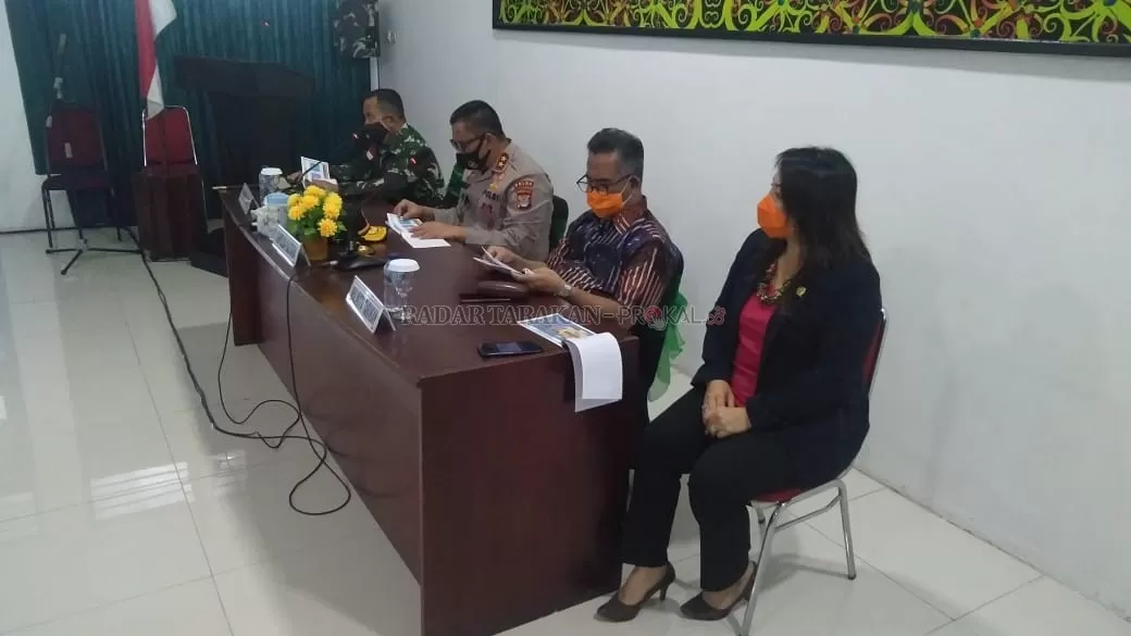 PERSIAPAN: Rapat koordinasi penerapa protokol new normal di Tarakan, Jumat (29/5). FOTO: YEDIDAH/PAKONDO