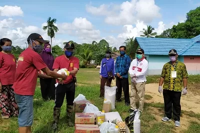 BANTUAN: Desa dan RT di Kabupaten Malinau terlibat aktif memberikan bantuan kepada masyarakatnya melalui anggaran dana Gerdema maupun RT Bersih dalam menghadapi pandemi Covid-19./ISTIMEWA