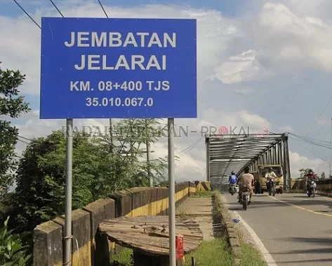 DIBONGKAR: Jembatan Jelarai akan ditutup sementara selama proses pengerjaan fisik. Jembatan Meranti akan menjadi jalur alternatif./PIJAI PASARIJA/RADAR KALTARA