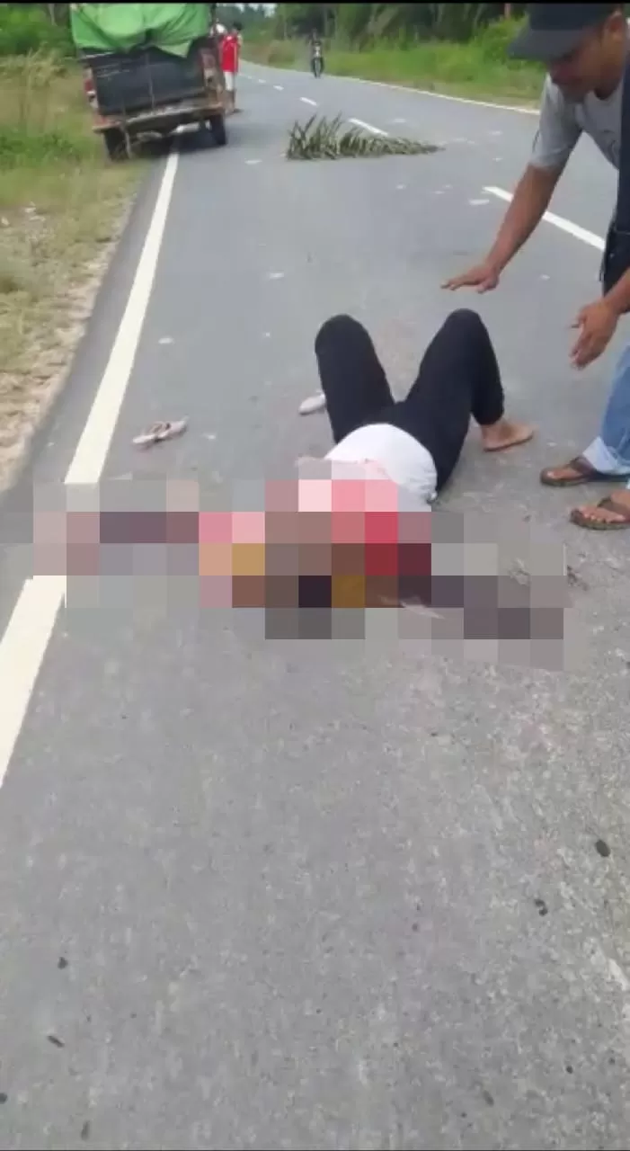 KECELAKAAN : Video Kecelakaan yang terjadi di Jalan Pangkalan Muntai KM 11 Desa Riam Durian Kecamatan Kotawaringin Lama (Kolam) Kabupaten Kobar, Kalteng.  FOTO: IST