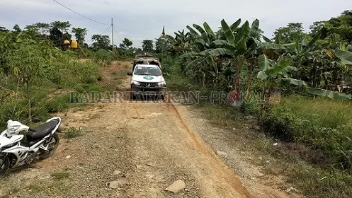 BUTUH PERHATIAN: Kondisi Jalan di Linuangkayam Desa Menjelutung yang dikeluhakan warga selama ini./RIKO/RADAR TARAKAN