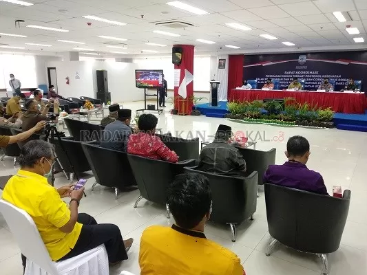 PILKADA: Pelaksanaan rakor penegakan hukum terkait protokol kesehatan dalam pencegahan dan pengendalian Covid-19 di Tanjung Selor, Selasa (22/9)./IWAN KURNIAWAN/RADAR KALTARA