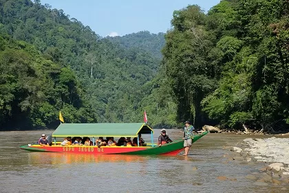 LOKASI DAM: November 2019 lalu investor, Pemkab Malinau dan pihak terkait lainnya meninjau lokasi rencana dibangunnya dam PLTA Mentarang Induk di Sungai Mentarang, Kabupaten Malinau.