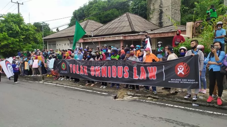 Demo penolakan omnibus law di Kaltara.