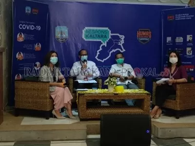 KESEHATAN: Kepala Dinkes Kaltara Usman (dua dari kiri) saat menjelaskan soal kebutuhan tenaga kesehatan pada acara Respons Kaltara di Tanjung Selor, Rabu (21/10)./IWAN KURNIAWAN/RADAR KALTARA