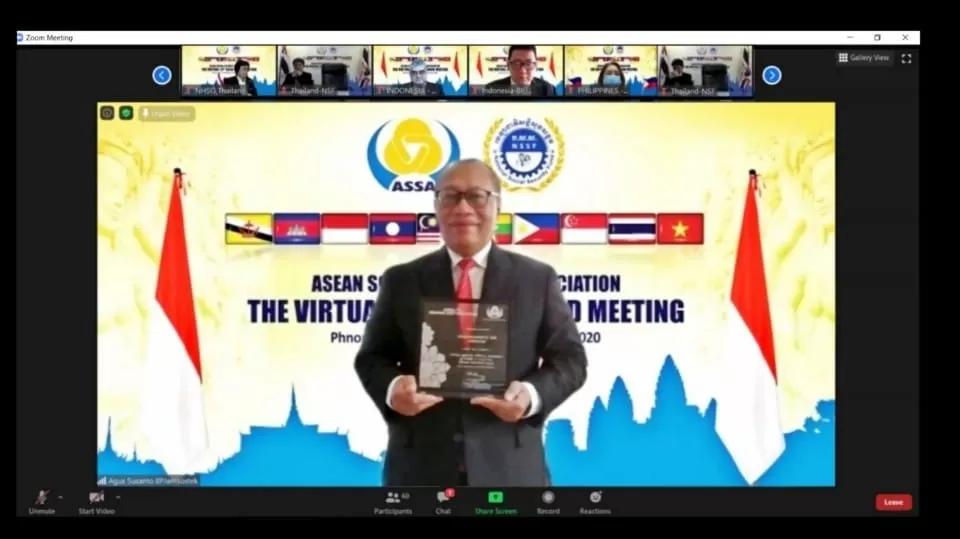 PENGHARGAAN: Direktur Utama BPJAMSOSTEK, Agus Susanto saat menerima penghargaan secara virtual dari Chairman ASSA yang merupakan Managing Director dari Employee Trust Fund (ETF) Brunei Darussalam. IST