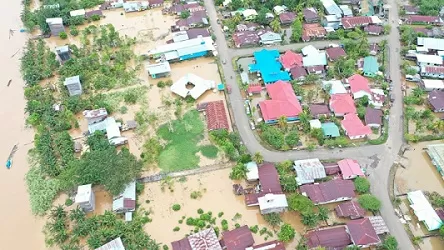 TERENDAM BANJIR: Delapan desa di Kecamatan Sembakung, hingga Senin (18/1) kemarin, masih terendam banjir tetangga Malaysia./DOKUMENTASI BPBD KALTARA UNTUK RADAR TARAKAN