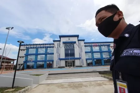 SIAP DIGUNAKAN: Pembangunan dan peresmian gedung SMA Negeri I Tanjung Selor telah usai. Hanya saja dampak pandemi sehingga belum digunakan sebagaimana mestinya./RACHMAD RHOMADHANI/RADAR KALTARA