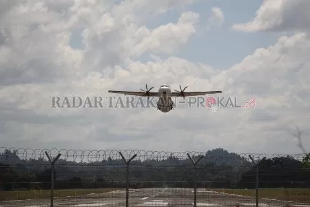 BELUM DIPINDAHKAN: Rencana pemindahaan alur Sungai Buaya di ujung Bandara Tanjung Harapan belum berprogres, karena belum ada keputusan terkait pengembangan runway Bandara Tanjung Harapan./PIJAI PASARIJA/RADAR KALTARA