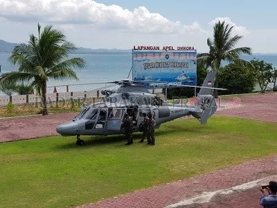KUNJUNGI LANAL: Gunakan Helikopter HS-4211, Komandan Guspurla Koarmada II Laksamana Pertama TNI  Rahmat Eko Rahardjo pastikan perbatasan ambalat dalam kondisi aman dan konsusif./RIKO ADITYA/RADAR TARAKAN