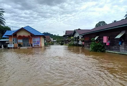 AKAN DIKAJI: Banjir menjadi salah satu bancana yang kerap melanda di Kabupaten Bulungan tiap tahunnya. Tahun ini BPBD berencana menyusun kajian risiko bencana./RADAR KALTARA