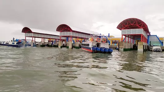 LARANGAN MUDIK: Tampak aktivitas di Pelabuhan Tengkayu I, Tarakan. Tahun ini pemerintah kembali memberlakukan larangan mudik, termasuk kepada seluruh abdi negara.