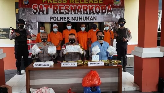 UNGKAP KASUS SABU: Setidaknya ada total 8,5 kg sabu yang diungkap dari 2 kasus dengan 7 orang tersangka dipamerkan Polres Nunukan, Kamis (22/4)./DOKUMENTASI POLRES NUNUKAN