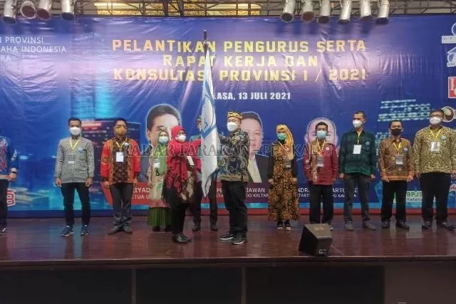 RESMI DILANTIK: Kegiatan pelantikan pengurus Asosiasi Pengusaha Indonesia (Apindo) Kaltara periode 2021-2026, Selasa (13/7). FOTO: JANURIANSYAH/RADAR TARAKAN