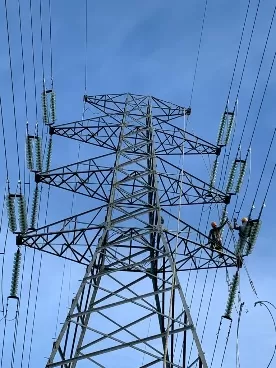 KEBUTUHAN DASAR: SUTT berkapasitas 150 kV akan interkoneksi Kaltrim-Kaltara. FOTO: PIJAI PASARIJA/RADAR KALTARA