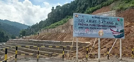 SEGERA RAMPUNG: Saat ini pembangunan PLBN Labang terus berjalan. Dimana lokasi pembangunan PLBN Labang tak jauh dari wilayah Pagalungan, Sabah, Malaysia. FOTO: ASRULLAH/RADAR TARAKAN