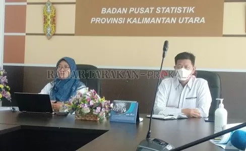 STATISTIK: Kepala BPS Kaltara, Tina Wahyufitri saat menjelaskan kondisi IPM Kaltara di Kantor BPS Kaltara, Tanjung Selor, Rabu (1/12)./IWAN KURNIAWAN/RADAR KALTARA