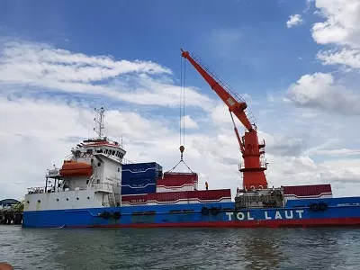 KAPAL TOL LAUT: Disdag Nunukan memastikan kapal Tol laut mampu mengatasi kelangkaan bahan pokok di Nunukan. FOTO: BANK DATA/RADAR TARAKAN