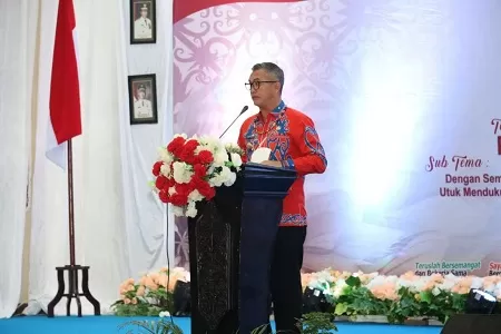 Hadi Aris Iskandar/Radar Tarakan SAMBUTAN: Bupati Wempi Wellem Mawa saat menyampaikan sambutan pada acara Peringatan Hari Ibu di ruang Tebengang Kantor Bupati Malinau.