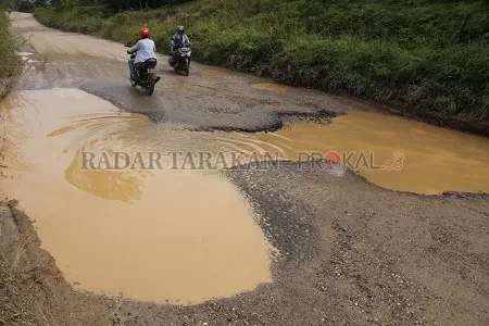 INFRASTRUKTUR JALAN: Jalan Tanjung Selor-Tanjung Palas menjadi salah satu ruas jalan yang akan ditangani Kemen-PUPR./PIJAI PASARIJA/RADAR KALTARA