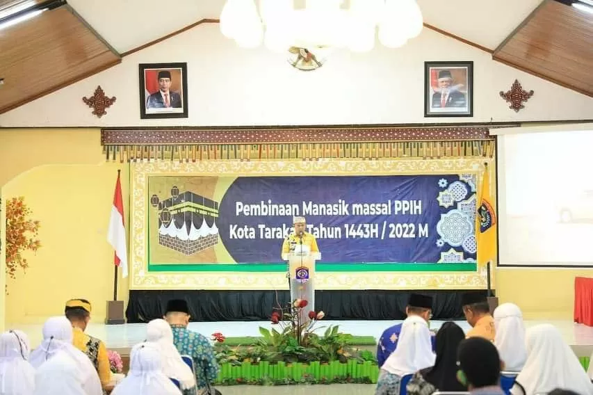 Wali Kota Tarakan dr. H. Khairul, M. Kes membuka manasik massal bagi calon jemaah haji (CJH) Tarakan, Kamis (9/10).(Humas Pemkot Tarakan)