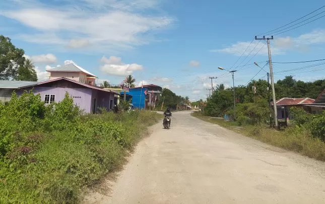 (PIJAI PASARIJA/RADAR KALTARA) MODA TRANSPORTASI: Jalur perkeretaapian di Kaltara akan melintas dari Tanjung Selor-Tanjung Palas Timur. Tampak permukiman warga di Desa Mangkupadi, Tanjung Palas Timur.