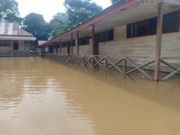 TERDAMPAK BANJIR: Dua desa di Kecamatan Sembakung terendam banjir kiriman dari Malaysia yang berada di hulu sungai Sembakung.