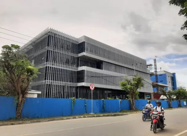 INFRASTRUKTUR: Gedung Gubernur Kaltara yang pembangunannya tahun ini sudah memasuki tahap finishing pengerjaan interior. IWAN KURNIAWAN/RADAR KALTARA