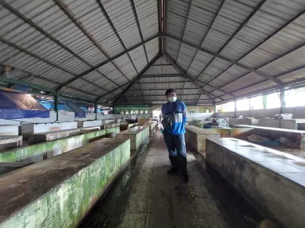 BELUM DIANGGARKAN: Bangunan eks Pasar Ikan di area Pasar Induk Tanjung Selor masih mangkrak karena belum mendapatkan alokasi anggaran untuk rehab bangunan. PIJAI PASARIJA/RADAR KALTARA