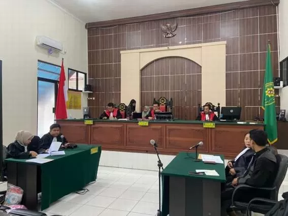 SIDANG PUTUSAN: Majelis hakim PN Tarakan membacakan putusan perkara sabu 1 kg, Kamis (25/5). FOTO: ELIAZAR/RADAR TARAKAN