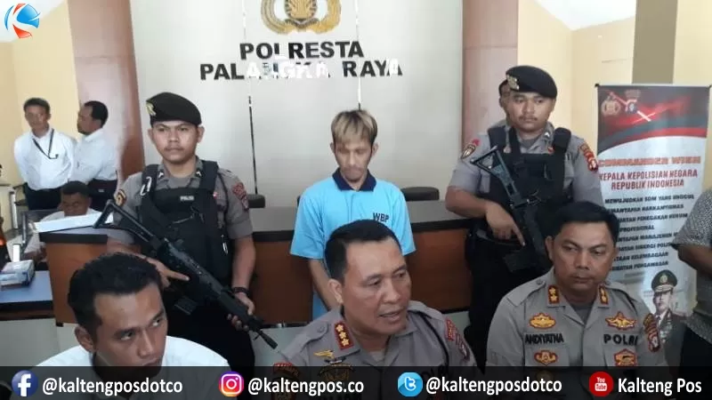 Kapolresta Palangka Raya Kombes Pol Dwi Tunggal Jaladri melakukan rilis kasus penipuan yang dilakukan Edo Purnomo