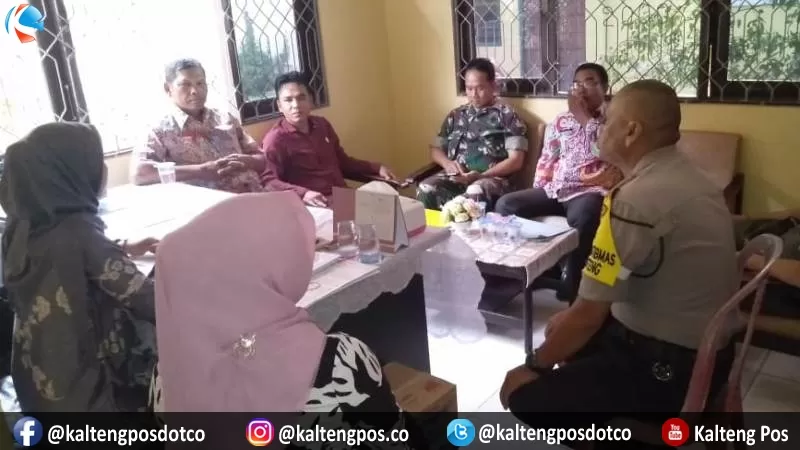 Mediasi yang dilakukan di Kantor Kelurahan Menteng antara salah seorang warga dan ketua RT, Kamis (16/1/2020)