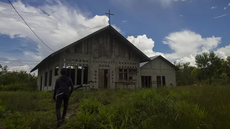 Bangunan Gereja Baptis dan sebuah rumah milik Ciming yang diduga bersengketa di Tjilik Riwut Km 28, (26/1). (DENAR/KALTENG POS)